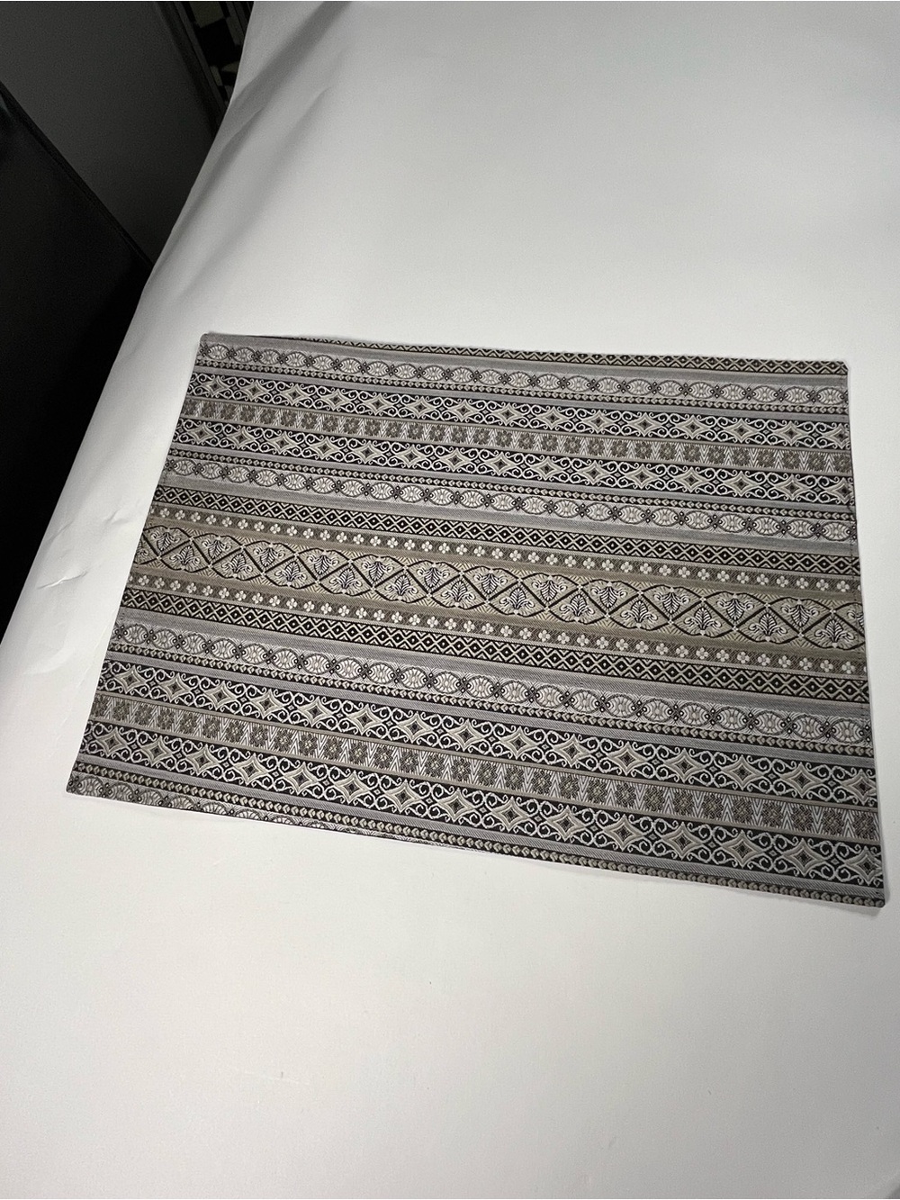 6 gorgeous placemats from crate & barrel.  I may have used them once, tags r on.